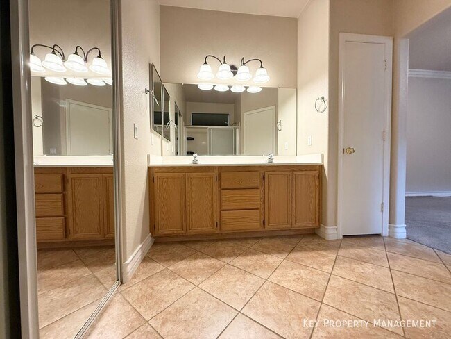 Building Photo - 10511 Broadhead-