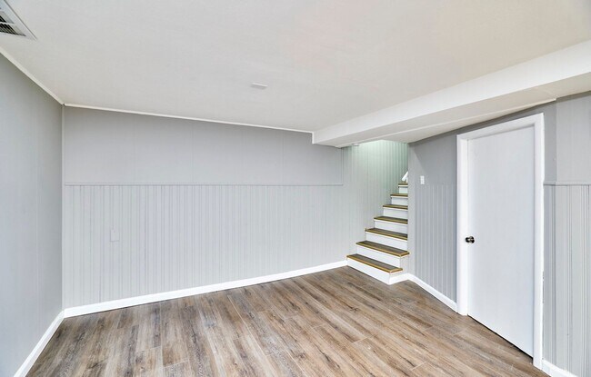 Building Photo - 255 Florisota Dr