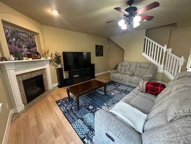 Building Photo - 4405 Cashmere Dr NE