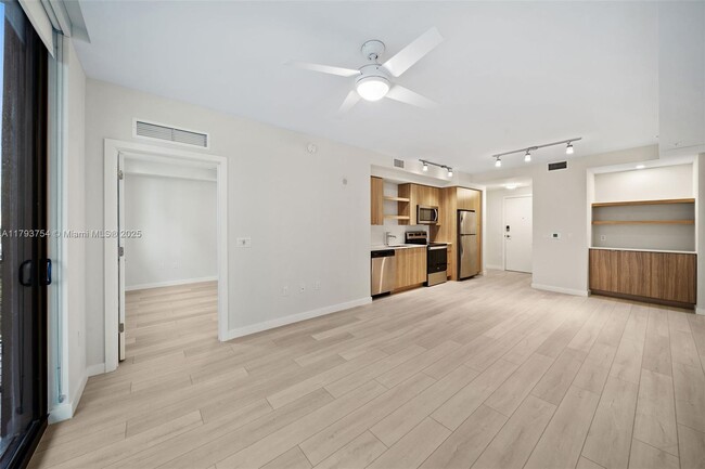 Building Photo - 555 NE 8th St