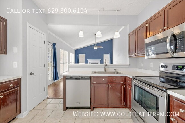 Building Photo - 905 Split Oak Dr