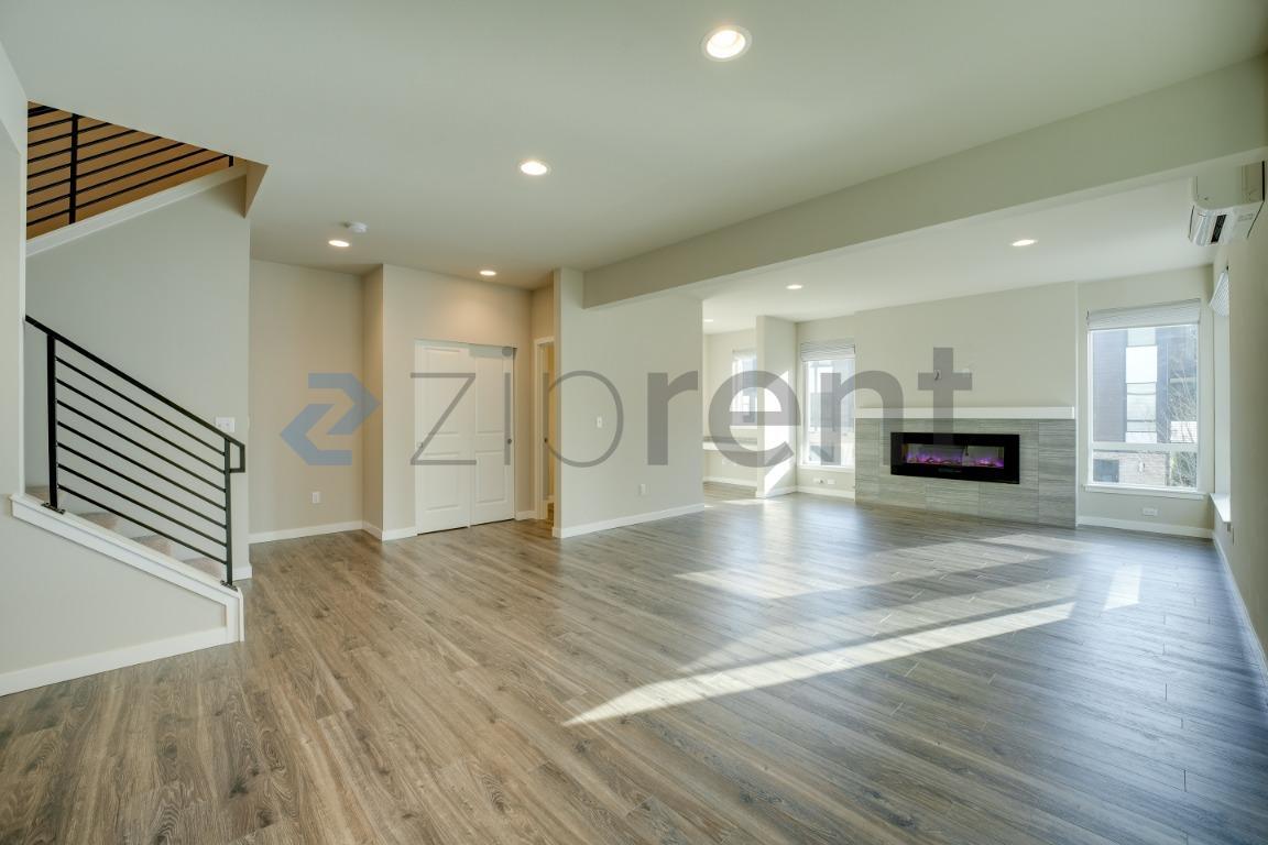 Building Photo - Unit K1