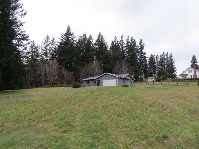 Building Photo - Spacious 2 bedroom 2.5 bath Rambler home i...