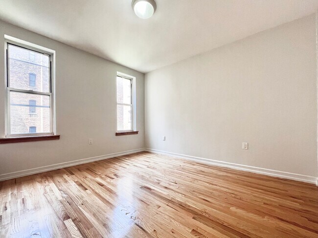 Building Photo - 707 W 171st St