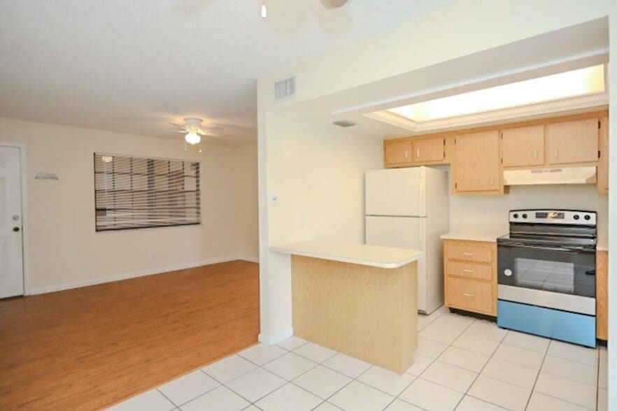 Building Photo - 4464 Oak Terrace Dr