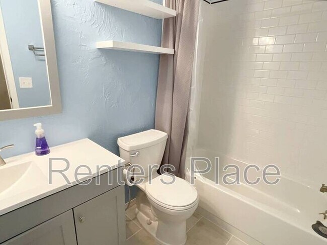 Building Photo - 1001 SW 101st St