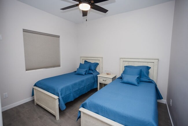 Building Photo - VR - 881 Pueblo Dr