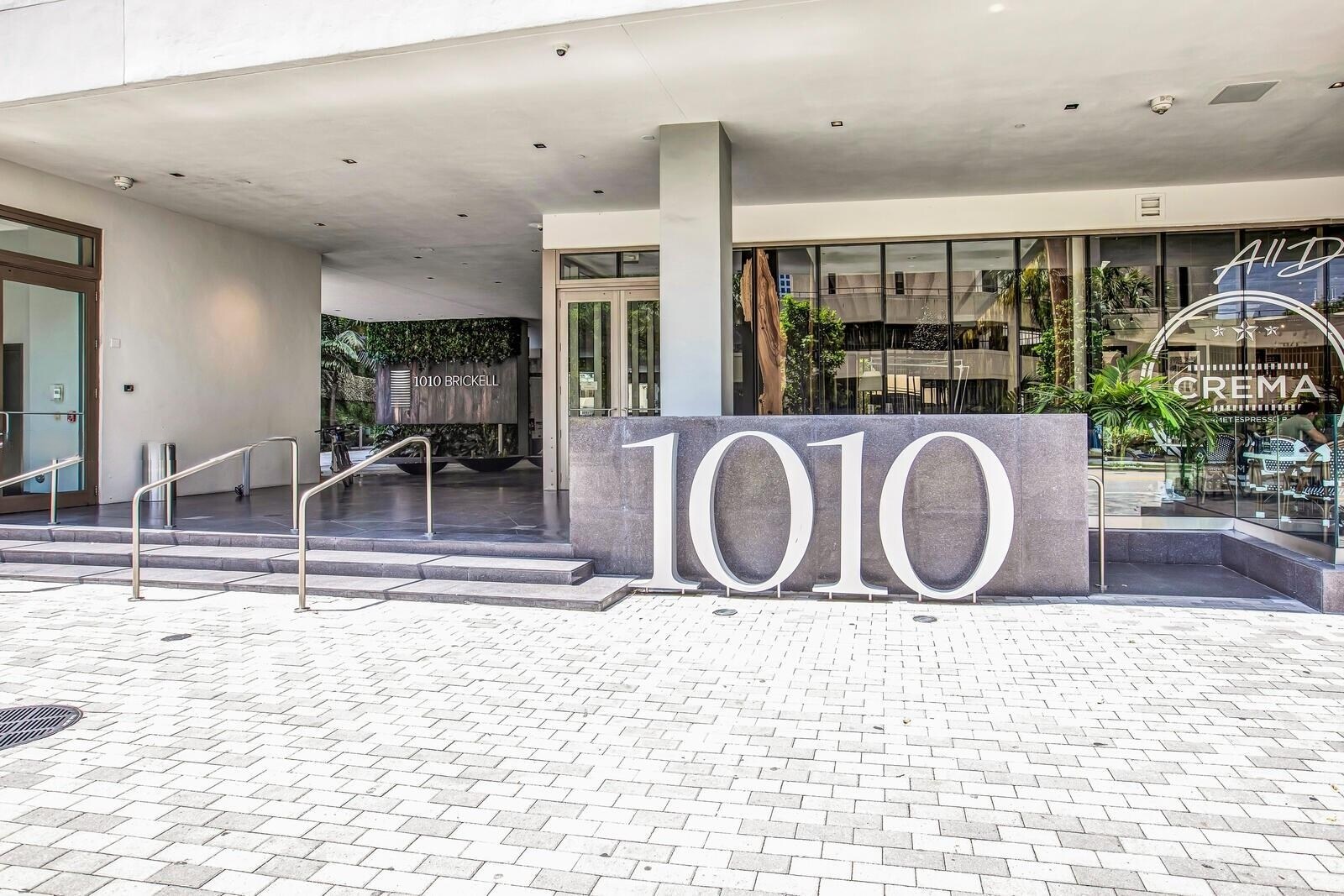 Building Photo - 1010 Brickell Ave
