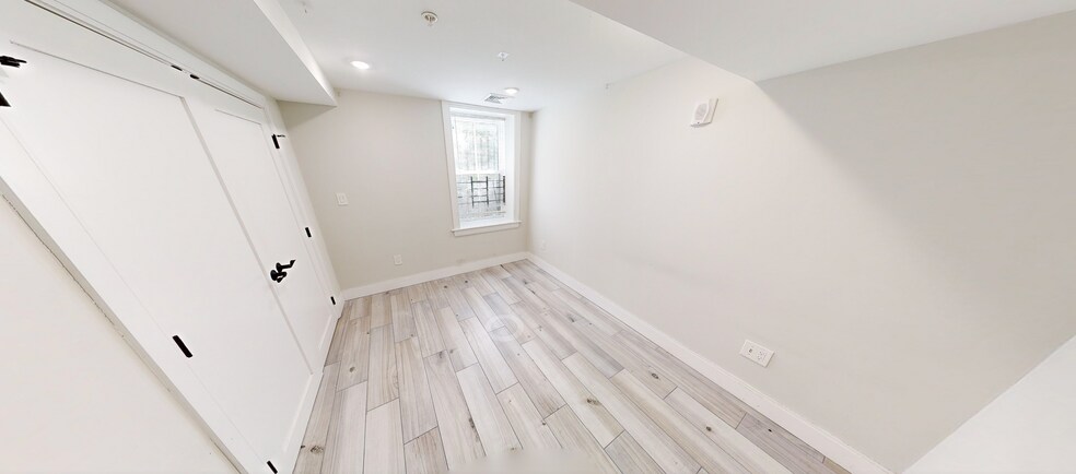Building Photo - 79 Linden St