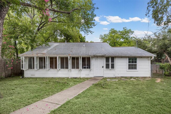Building Photo - 1028 E 43rd St
