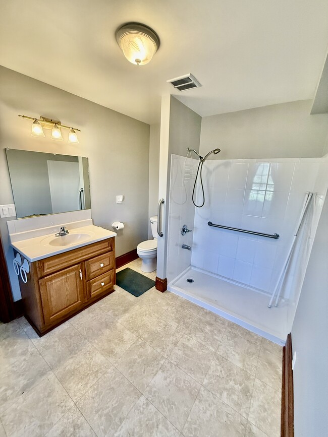 Building Photo - 1213 Glenwood Heights Rd