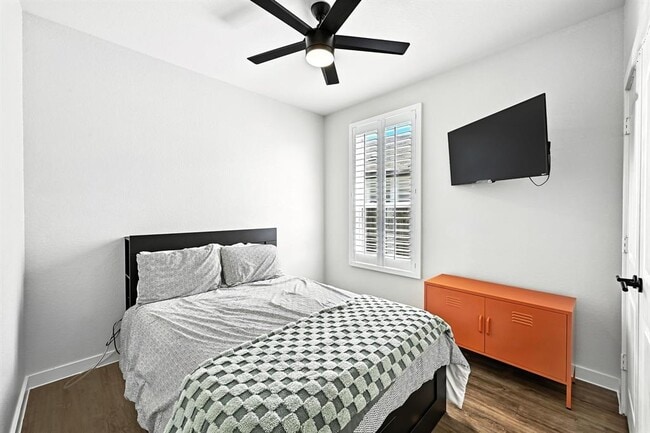 Building Photo - 126 Silktassel Way