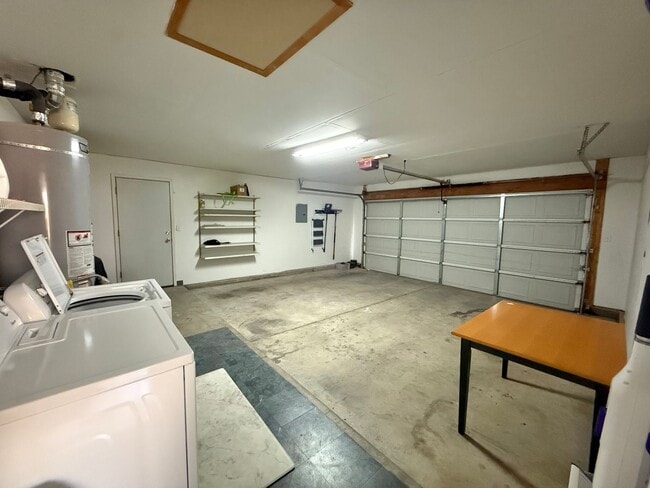 Building Photo - Beautiful Updated 3 Bedroom / 2 Bathroom Home in Prime Rio Rancho Location