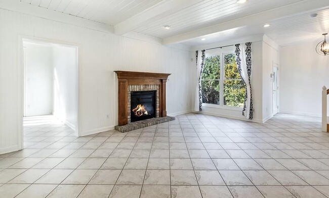 Building Photo - 506 Centex Sportsman Rd