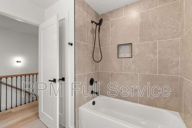 Building Photo - 1715 Heiman St