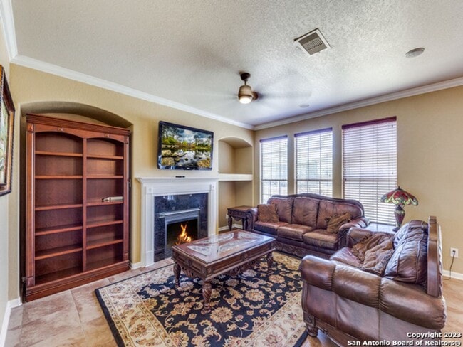 Building Photo - 4bed 2.5 bath