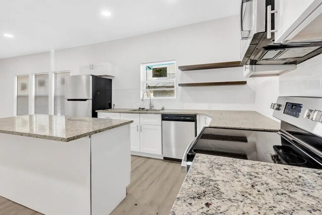 Building Photo - 2105 Walnut St