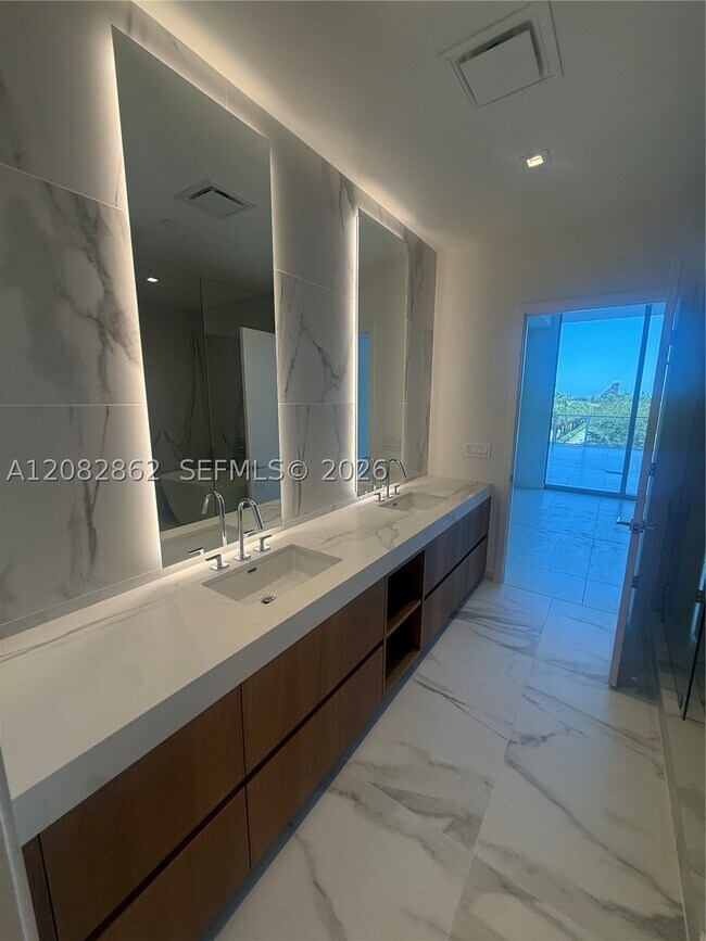 Building Photo - 1400 Biscayne Blvd