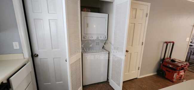 Building Photo - 3031 N Civic Center Plaza