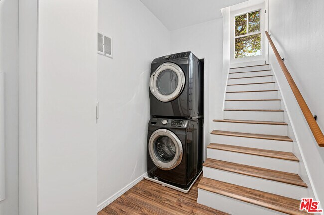 Building Photo - 17114 Palisades Cir