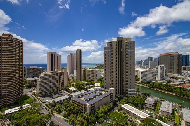 Building Photo - 411 Hobron Ln