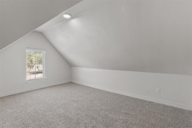 Building Photo - 312 Country Club Dr