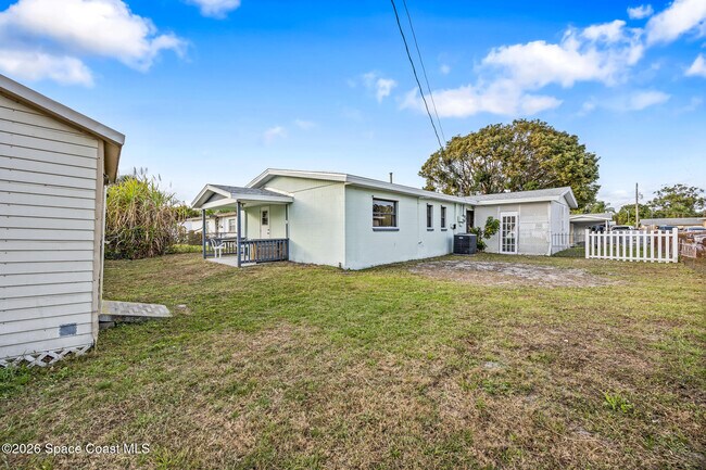 Building Photo - 419 Marquis St