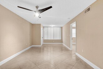 Building Photo - 2831 N Oakland Forest Dr