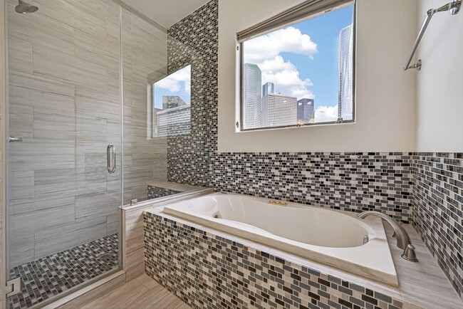 Building Photo - 724 Ruthven St