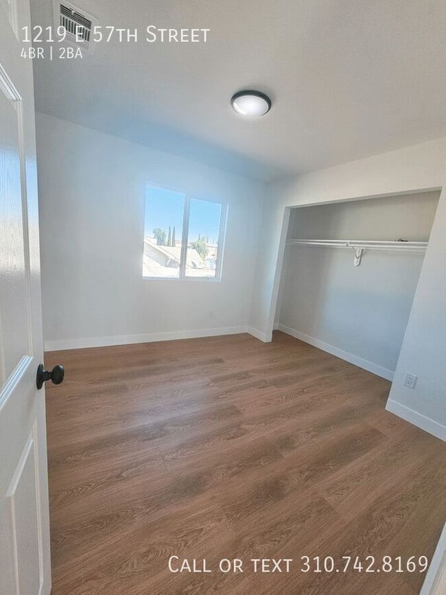 Building Photo - 1219 E 57th St