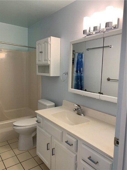 Building Photo - 96 Spring Lake Dr