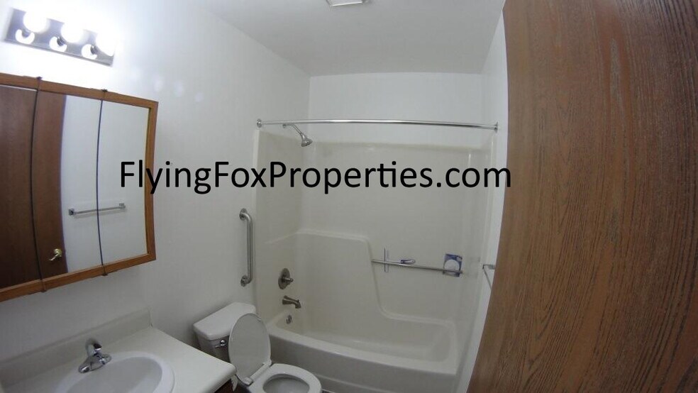 Building Photo - 231 Ash St