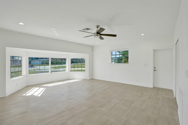 Building Photo - 4200 NE 15th Ave