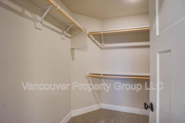 Building Photo - 2351 E Otter Lp