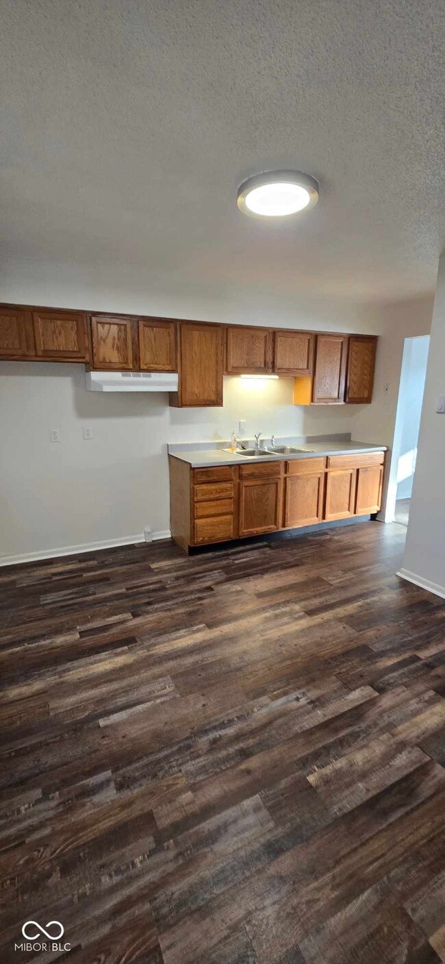 Building Photo - 570 US-52