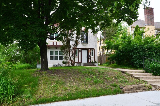 Building Photo - 3552 Irving Ave S