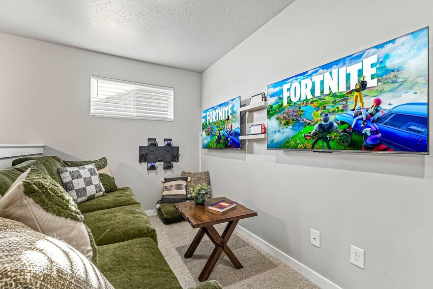 Primary Photo - 5126 E Sylvan Hart Dr