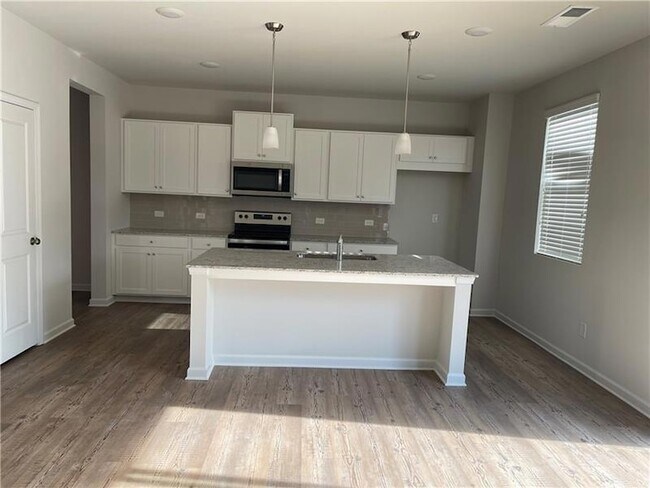 Building Photo - 240 Summerwood Ln