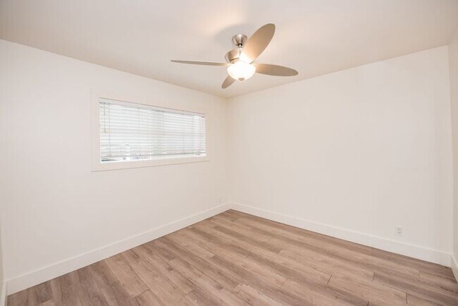 Building Photo - East Side Gem