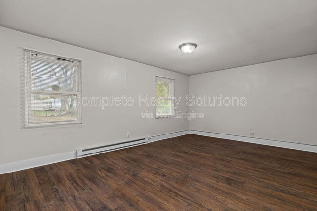 Building Photo - 465 S Dade Ave