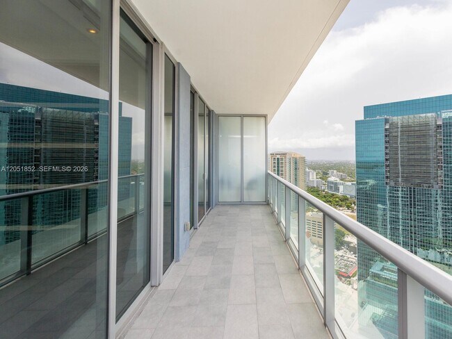 Building Photo - 1300 Brickell Bay Dr