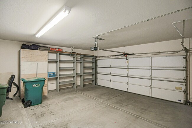 Building Photo - 4639 N Clear Creek Dr