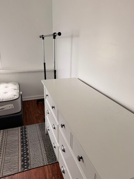 Building Photo - 1124 8th Ave