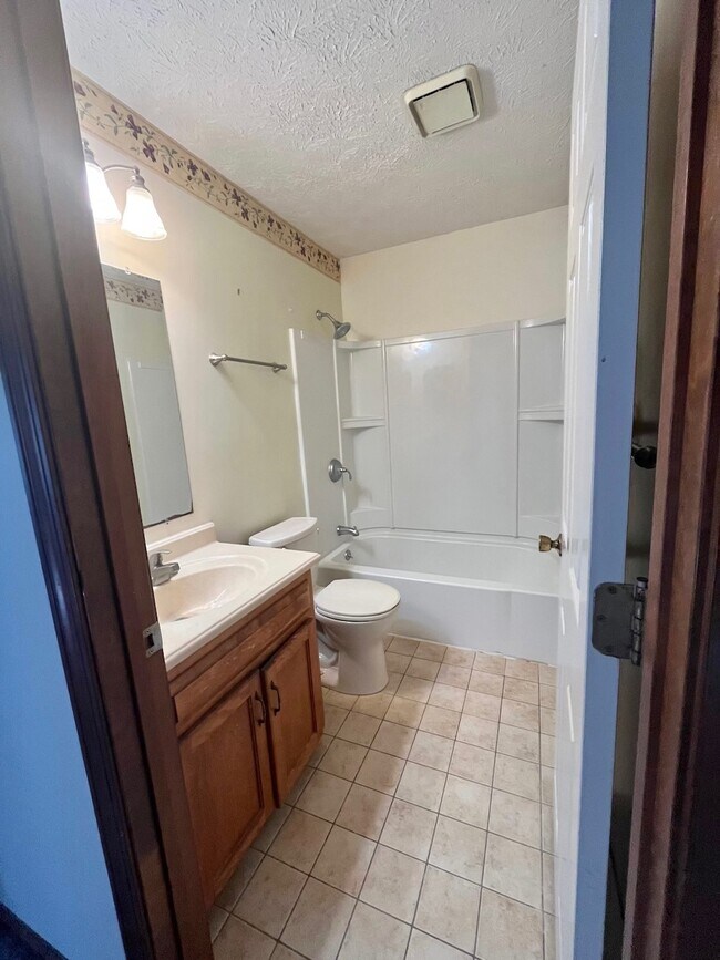 Building Photo - 61 Deer Run Trl