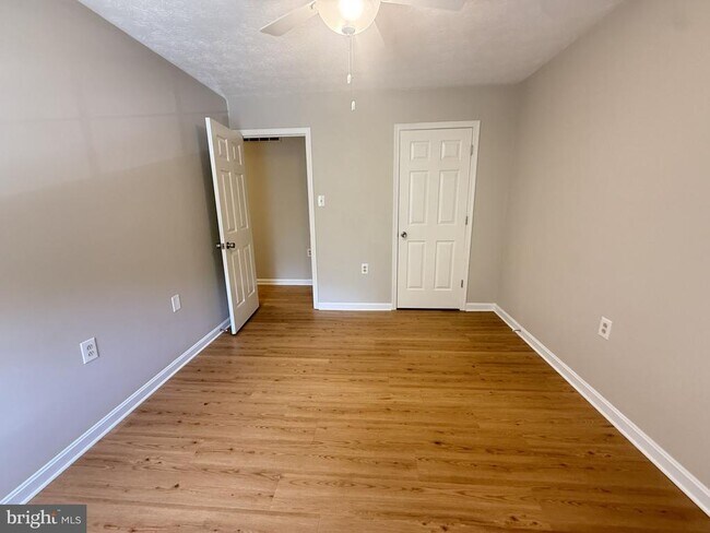 Building Photo - 824 Appleseed Ct