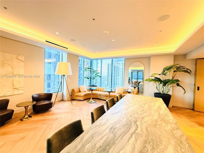 Building Photo - 121 NE 5th St