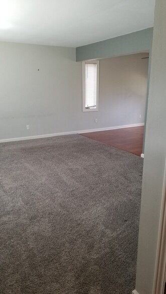 Living Room - 134 Chestnut Ridge Dr