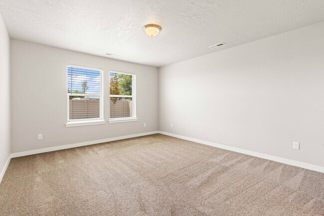 Building Photo - 4 Bedroom, 2 Bath Gorgeous Nampa Home on a...