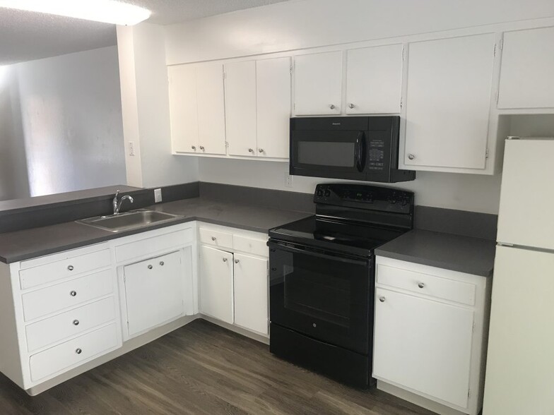 College Street Apartments - 1805 E 8th St Davis CA 95616 | Apartment Finder