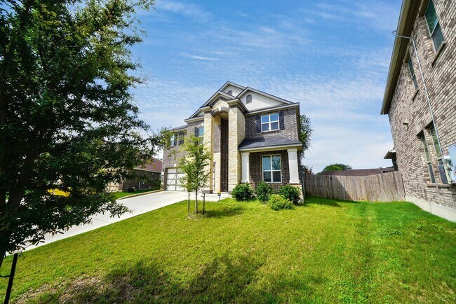 Building Photo - Beautiful 3-Bedroom Home with Flex Space i...